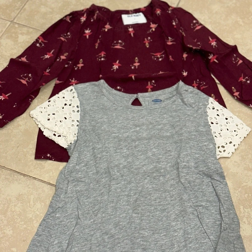 Toddler girl Floral Old navy 2-Shirts size‎ 5